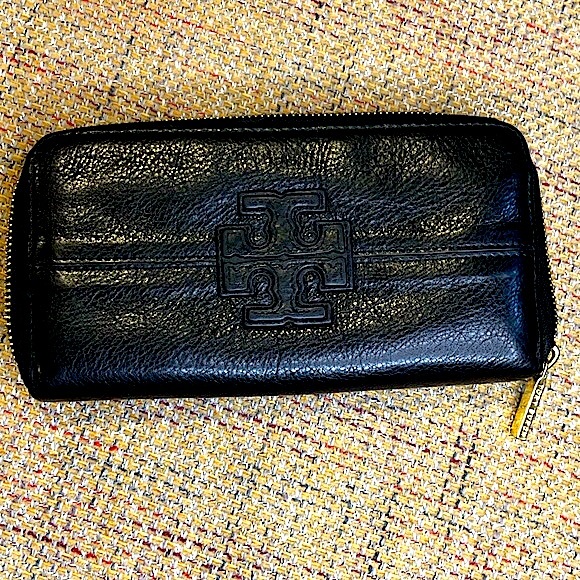 TORY BURCH Black Tumbled Leather Full Zip Continental Wallet - Picture 15 of 15
